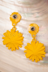 Topvintage Boutique Collection - 70s Friendly Wildflower Earrings in Yellow 4