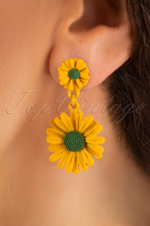 Topvintage Boutique Collection - 70s Friendly Wildflower Earrings in Yellow