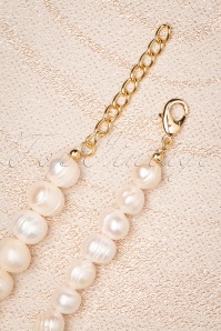 Topvintage Boutique Collection - Pearls Are A Girl's Best Friend Halskette in Elfenbein 4