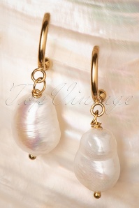 Topvintage Boutique Collection - 50s Pearls Are A Girls Best Friend Drop Earrings in Ivory