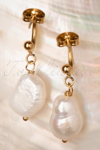 Topvintage Boutique Collection - Pearls Are A Girl's Best Friend Drop Earrings Années 50 en Ivoire 4