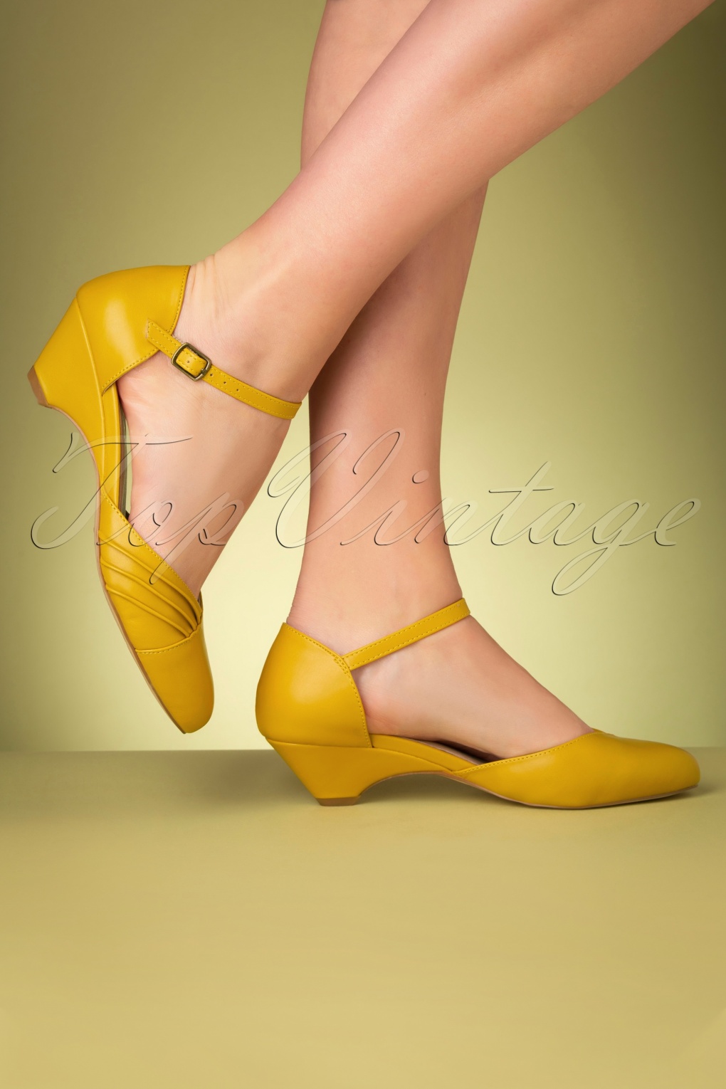 50s Perina Low Heel Pumps in Mustard