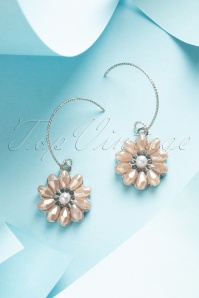 Day&Eve by Go Dutch Label - 50s Mauve Flower Pearl Earrings in Silver