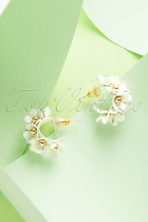 Day&Eve by Go Dutch Label - Flower oorstekers in goud en wit 2