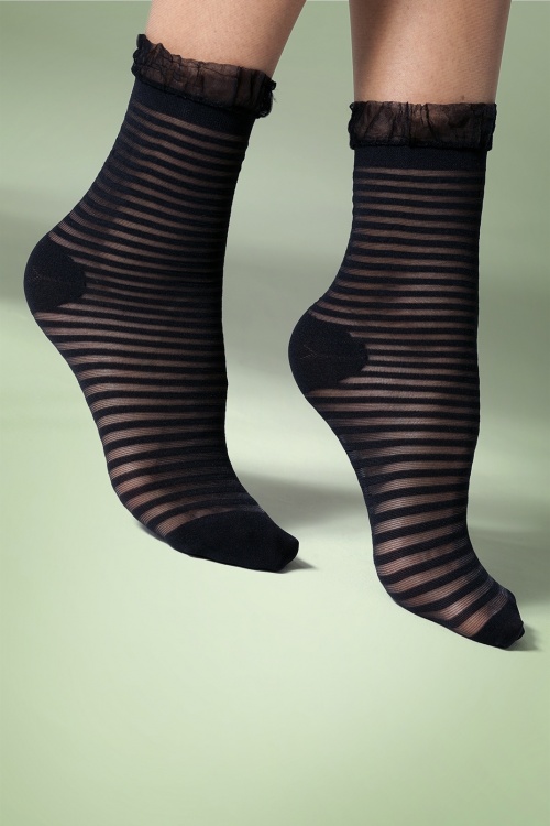 Gipsy - Sheer Stripe Frill Ankle Socks Années 60 en Noir 