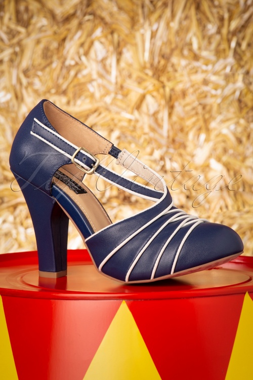 Lola Ramona ♥ Topvintage - 50s June Carnival Party Pumps in Navy and Cream