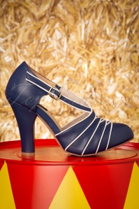 Lola Ramona ♥ Topvintage - 50s June Carnival Party Pumps in Navy and Cream 5
