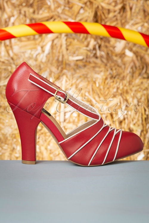 Lola Ramona ♥ Topvintage - June Carnival feest pumps in rood en crème 5