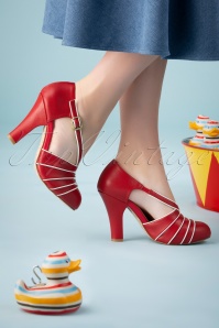 Lola Ramona ♥ Topvintage - 50s June Carnival Party Pumps in Red and Cream 4