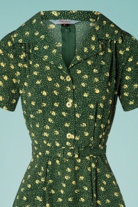 Banned Retro - 40s Lady Pearl Swing Dress in Green 3