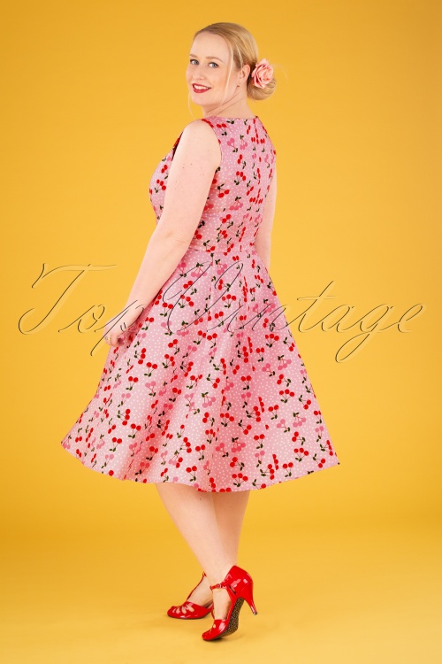 Topvintage Boutique Collection - TopVintage exclusive ~ Adriana Cherry Dots Swing Dress Années 50 en Rose 3