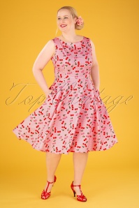 Topvintage Boutique Collection - TopVintage exclusive ~ Adriana Cherry Dots Swing Dress Années 50 en Rose 2