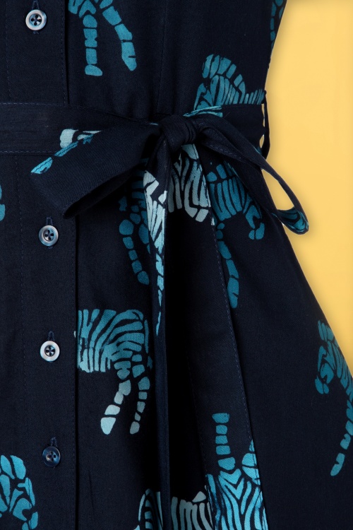 Sugarhill Brighton - Kendra Zebra Batik Shirt Dress Années 60 en Bleu Marine 6