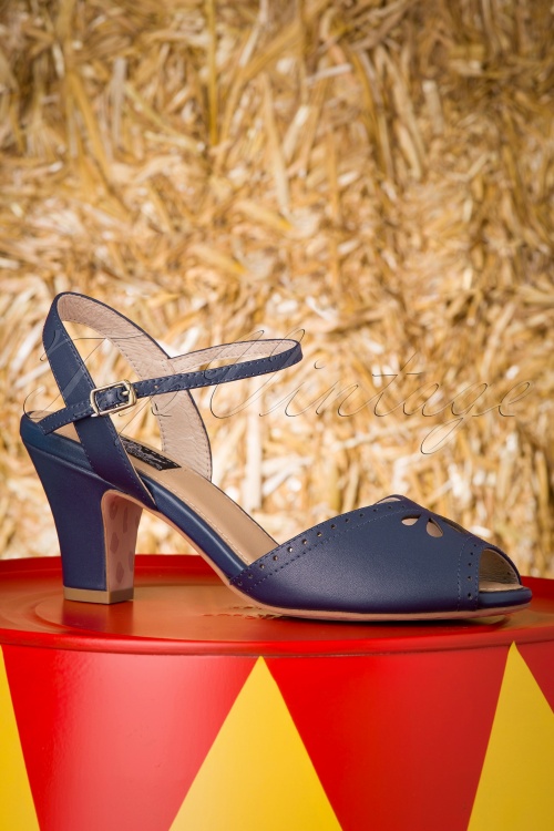 Lola Ramona ♥ Topvintage - 50s Ava At The Kissing Booth Sandals in Navy 2