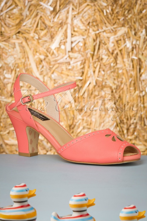 Lola Ramona ♥ Topvintage - 50s Ava At The Kissing Booth Sandals in Coral