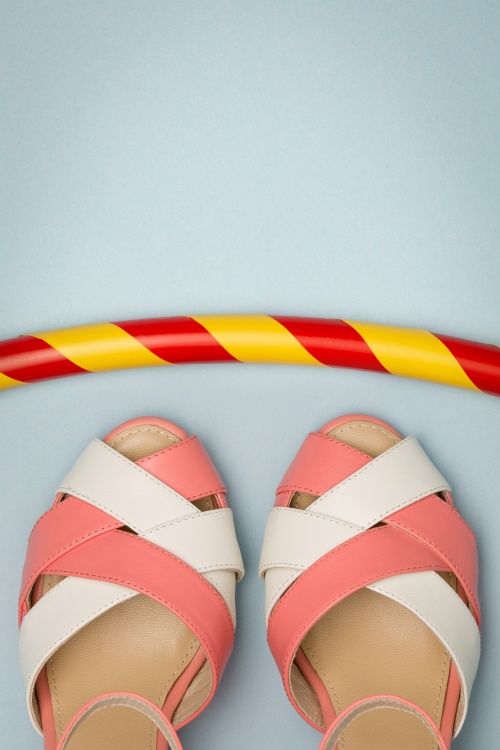 Lola Ramona ♥ Topvintage - 50s June Carnival Spectacular Peeptoe Pumps in Coral and Ivory 3
