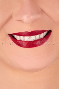 Bésame Cosmetics - Classic Colour Lipstick en Rouge Cerise 2