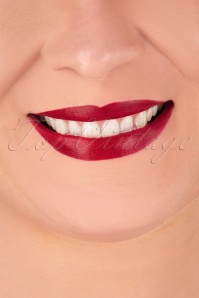 Bésame Cosmetics - Classic Colour Lipstick in Cherry Red 2