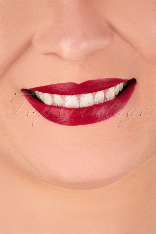 Bésame Cosmetics - Classic colour lippenstift in kersen rood 2