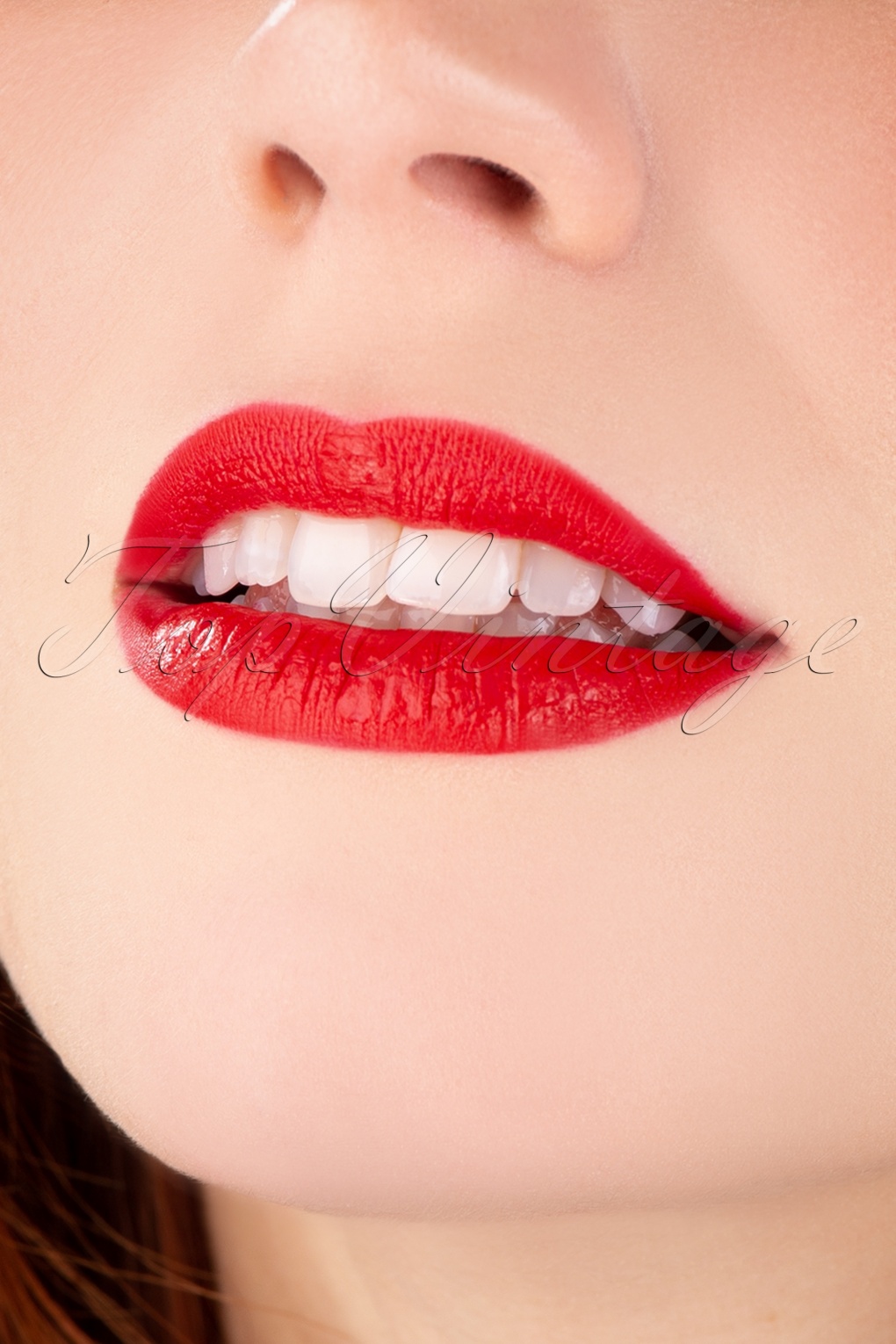 Classic Colour Lipstick in Bésame Red