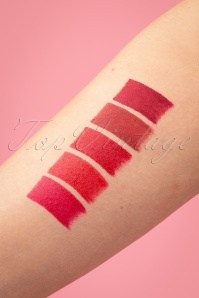Bésame Cosmetics - Classic Colour Lipstick en Rouge American Beauty 9