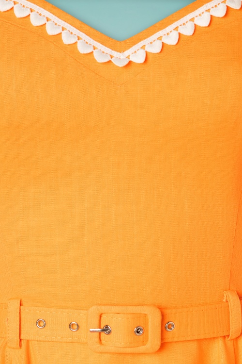Collectif Clothing - Nova Heart Trim Swing Dress Années 50 en Orange 4