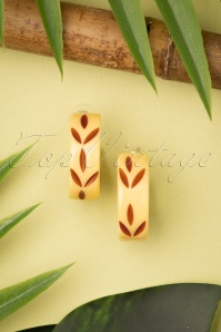 Splendette - TopVintage Exclusive ~ 50s Fakelite Carved Hoop Earrings in Lait