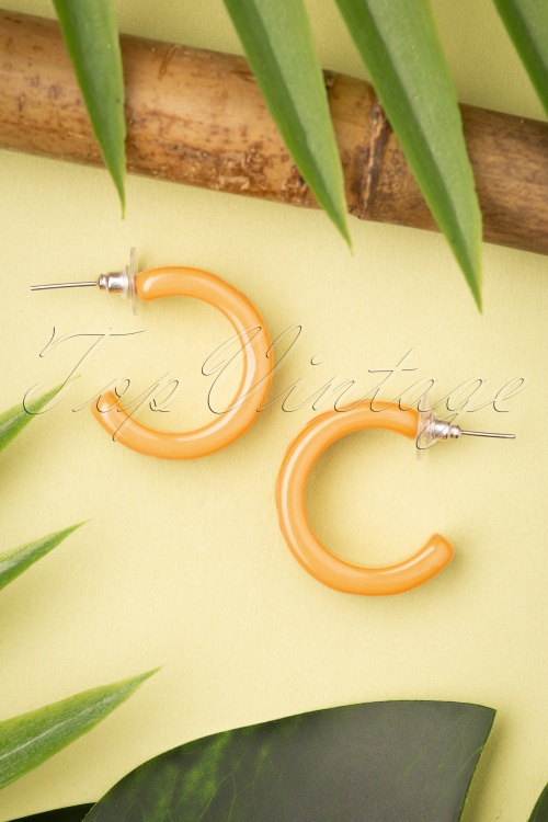 Splendette - TopVintage Exclusive ~ Fakelite Carved Hoop Earrings Années 50 en Chèvrefeuille 2