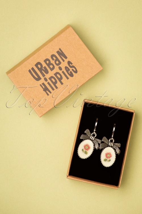 Urban Hippies - 70s Polly D'Amour Earrings in Silver and Cream