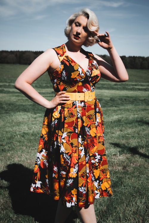 Miss Candyfloss - Regina Cosmo Swing-Kleid mit Blumenmuster in Erde 2