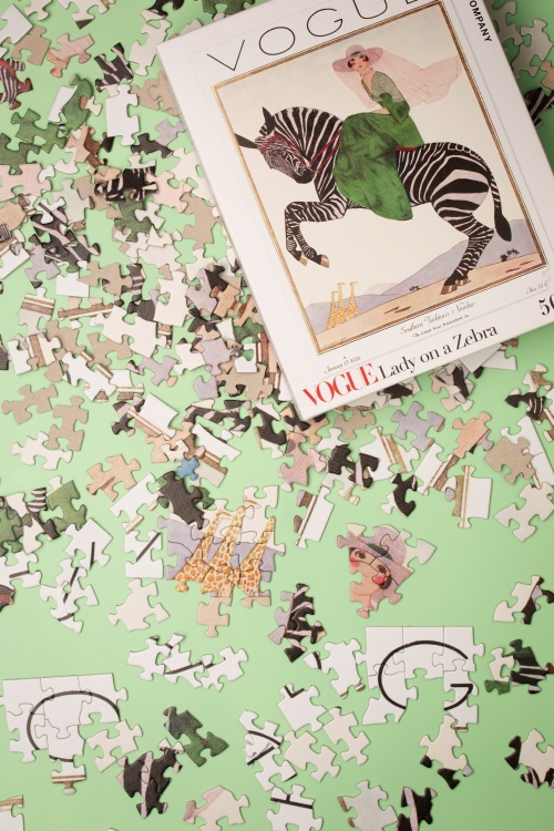 New York Puzzle Company - Lady on a zebra - Vogue puzzel van 500 stukjes 2