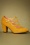Zapatos de salón con tira en T Gillian de los años 50 en amarillo mostaza
