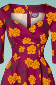 Topvintage Boutique Collection - Exklusiv bei TopVintage ~ Amelia Floral Swing Kleid mit langen Ärmeln in Magenta Lila 5