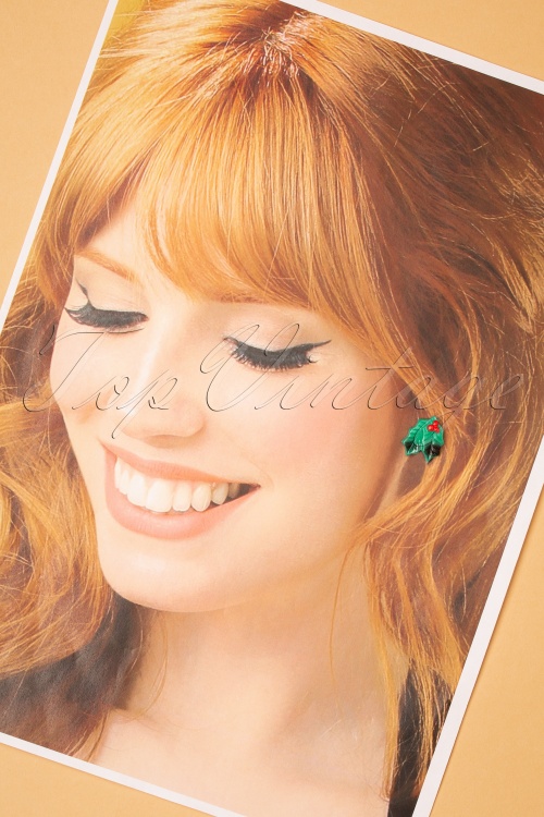 Collectif Clothing - 50s Holly Stud Earrings in Green 2
