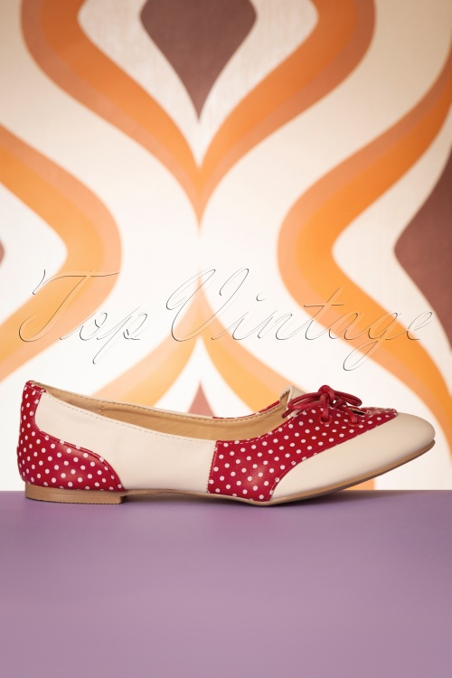 Banned Retro - Chaussures Plates Oxford Isabella Années 50 en Nude et Rouge 2