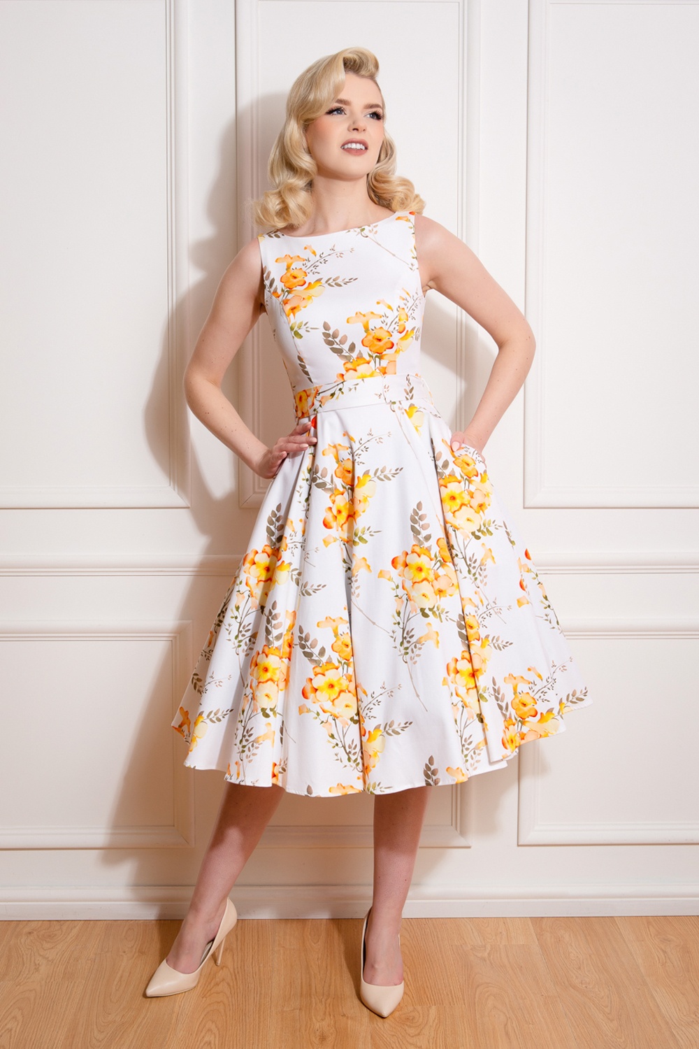 Hearts & Roses 50s Aurelia Floral Swing Dress in White