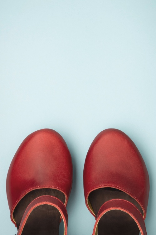Clumpy's - 70s Bo Leather Clogs in Red 4