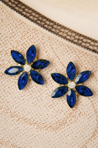 Topvintage Boutique Collection - Puces d'oreille Flower Années 50 en Bleu Roi 3