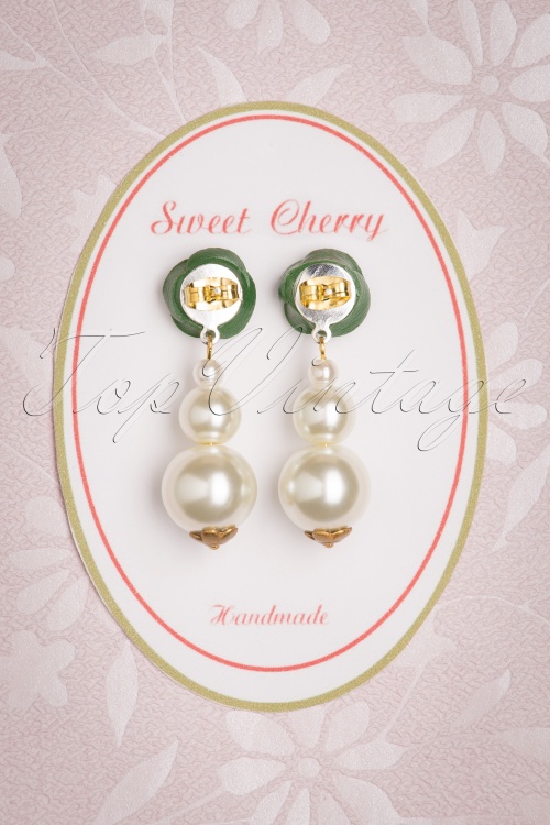 Sweet Cherry - 50s Tripple Pearl Earrings in Vintage Green 3