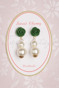 Sweet Cherry - 50s Tripple Pearl Earrings in Vintage Green