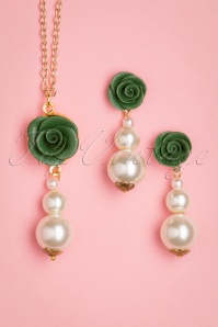 Sweet Cherry - 50s Tripple Pearl Necklace in Vintage Green 4