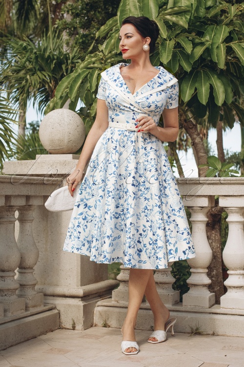 Vintage Diva  - The Greta Floral Swing Dress en Blanc