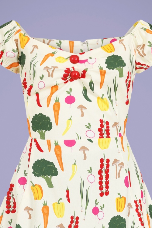 Collectif Clothing - 50s Dolores Vegetable Medley Swing Dress in Cream 2