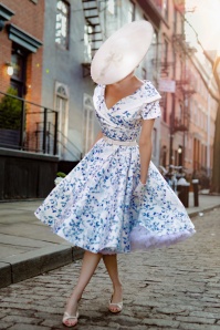 Vintage Diva  - The Greta Floral Swing Dress en Blanc 6