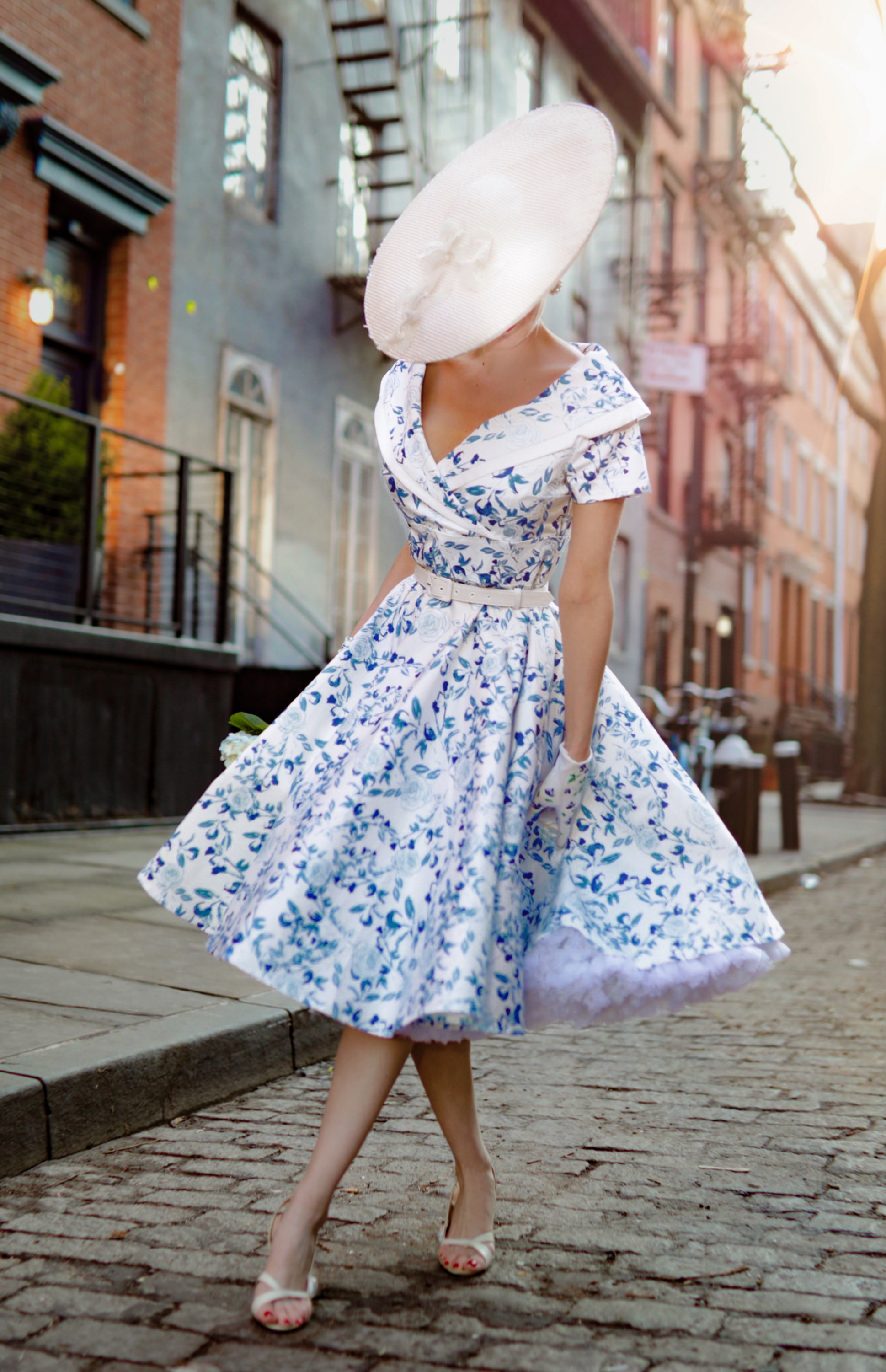 Vintage Diva  - De Greta Floral swing jurk in wit 6