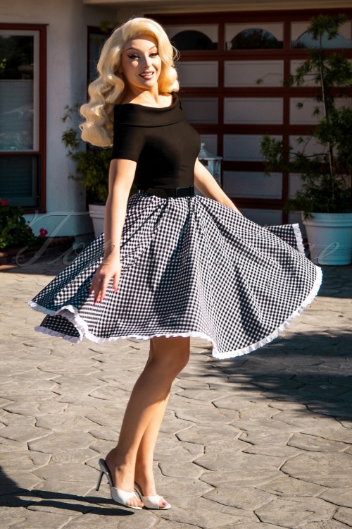 Glamour Bunny - Brigitte Gingham swing jurk in zwart en wit 6