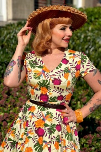 Topvintage Boutique Collection - TopVintage exclusive ~ 50s Olivia Floral Short Sleeves Swing Dress in Yellow 2