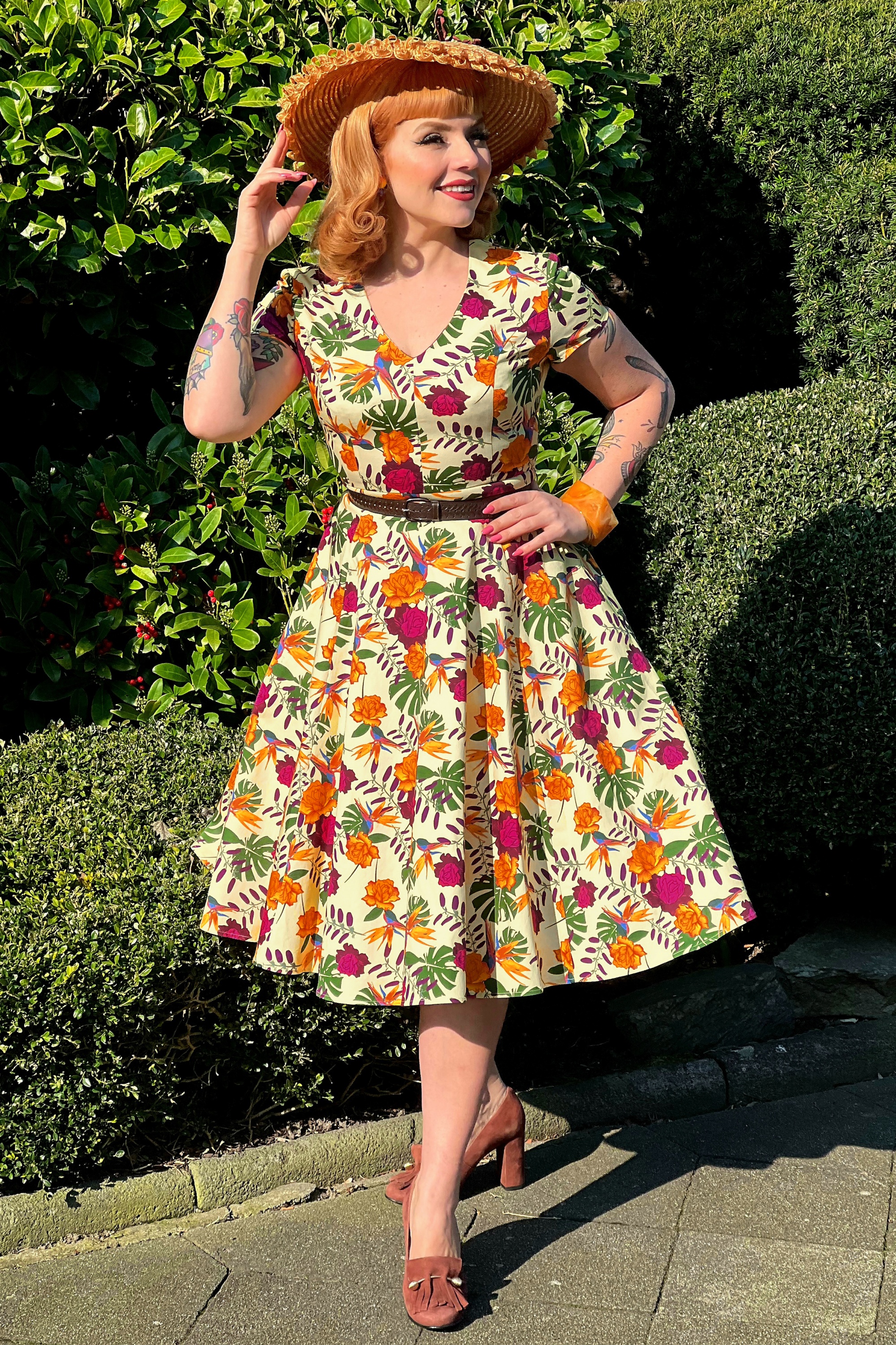Topvintage Boutique Collection - Topvintage exclusive ~ Olivia swingjurk met korte mouwen en bloemen in geel