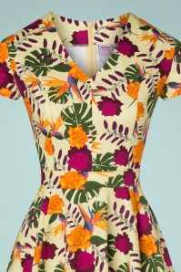 Topvintage Boutique Collection - Exclusivité TopVintage ~ Olivia Floral Short Sleeves Swing Dress Années 50 en Jaune 5