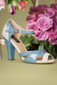Lola Ramona ♥ Topvintage - 50s June Wildflower Patent Pumps in Sky Blue and Cream